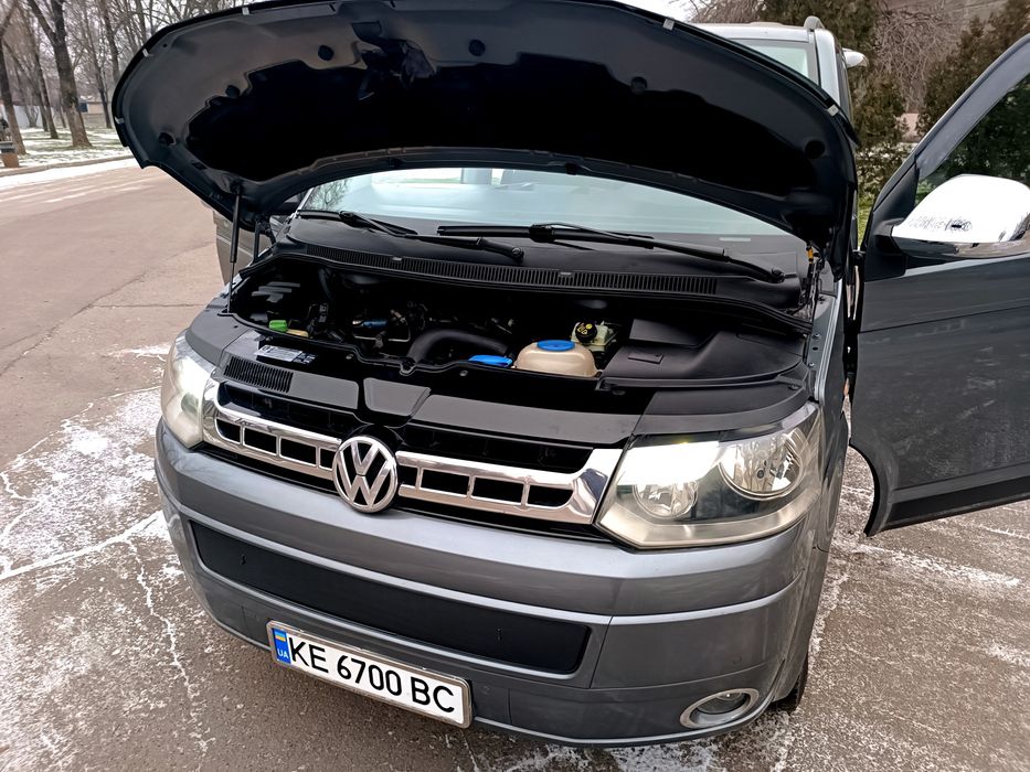 Volkswagen Caravelle 2.0 TDi (140) 6 ст  Voyage Maxi .