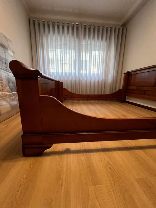 Mobilia de quarto em madeira maciça
