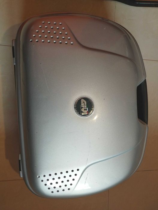 Sprzedam kufer centralny Givi Monkey  do suzuki gsxf