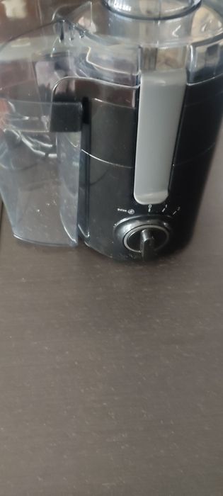 Máquina de fazer sumos da Moulinex.