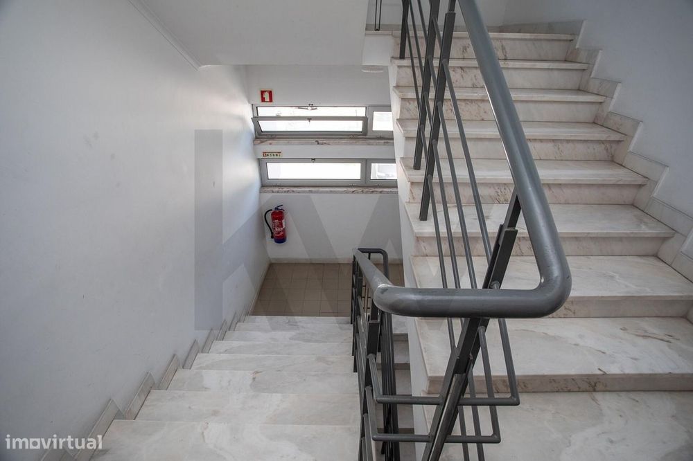T3 com Varanda e Excelente Luminosidade | Amadora
