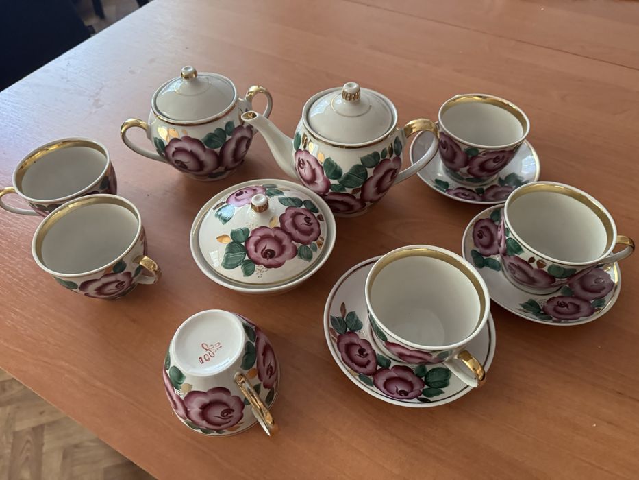 Продам  сервизы кофейные,чайные и чайные пары  .