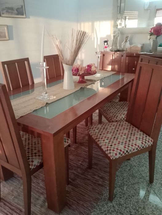 Mesa e 6 cadeiras
