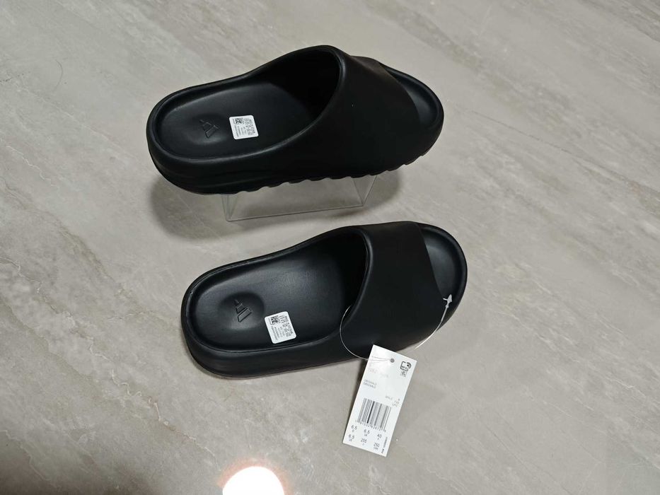 Nowe trampki Adidas Yeezy Slide Czarny buty R.39