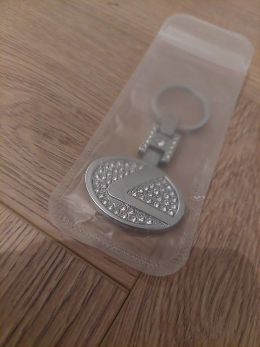 Diamentowy brelok do kluczy Lexus