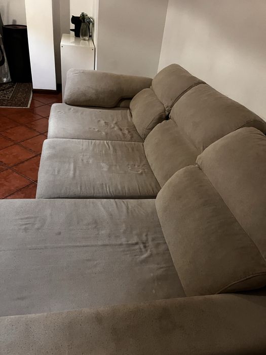 Sofa com arrumo