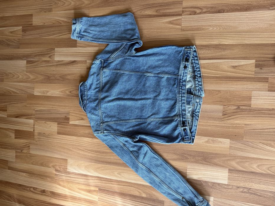 Продам джинсову куртку Lee