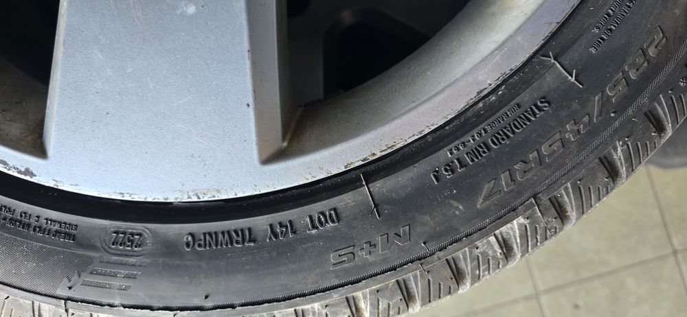 Felgi z oponam superb golf a4 skoda passati 225/45/17 zimowymi z 2022r 5x112
