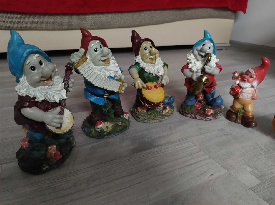 Zestaw pięciu figurek krasnali, fajna ozdoba domu, ogrodu