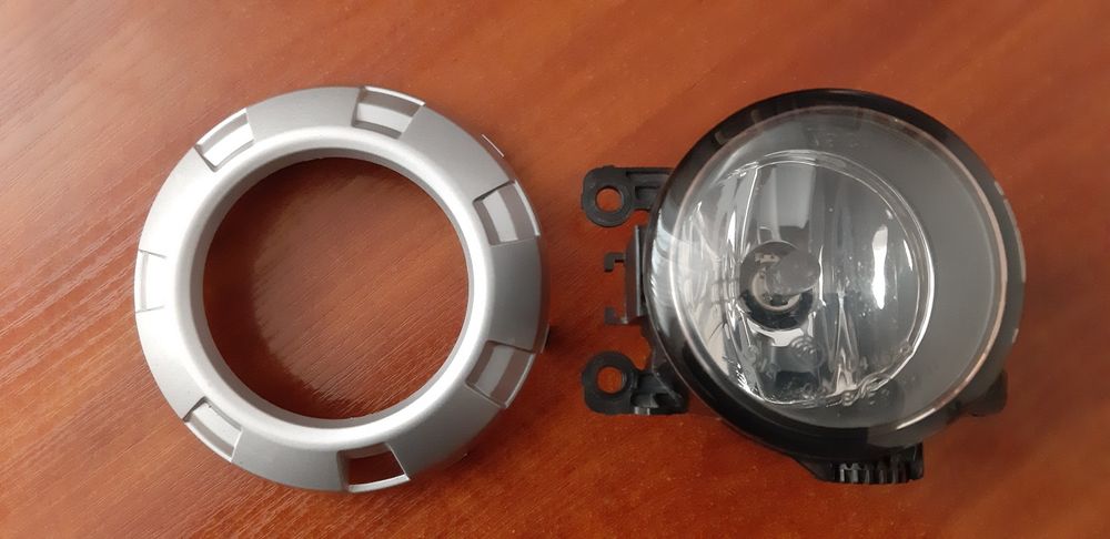 Продам галогенову фару до Міцубісі