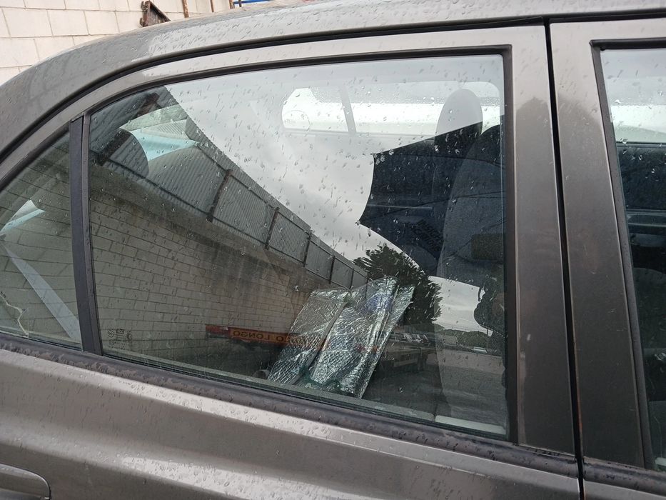 Vidro porta trás direito HYUNDAI Accent II (LC)