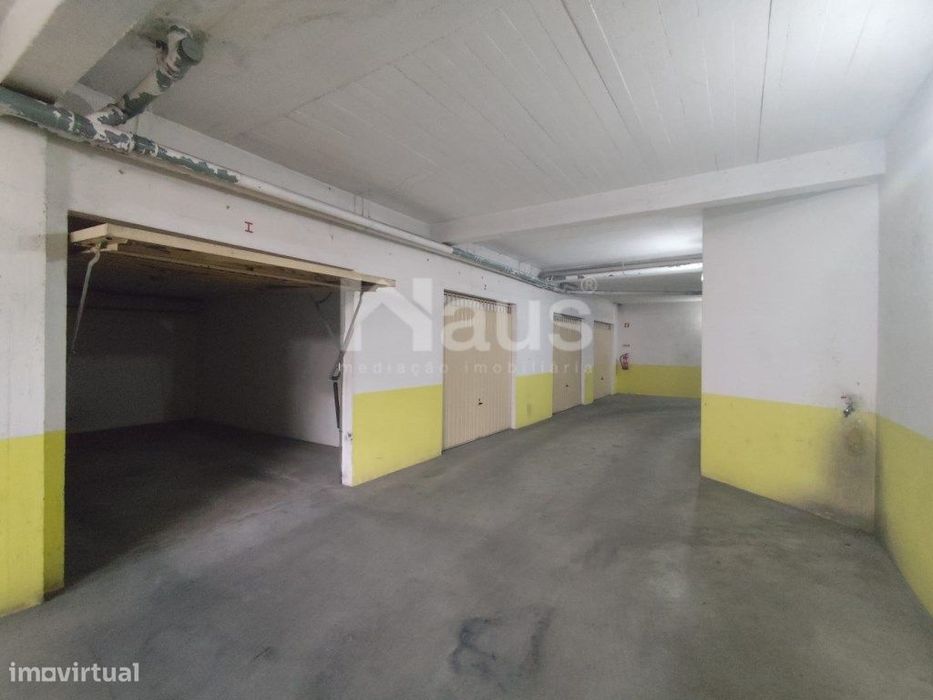 Garagem individual inserida cave