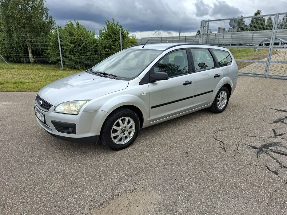 ford focus 1.6 benz (sprawna klimatyzacja)