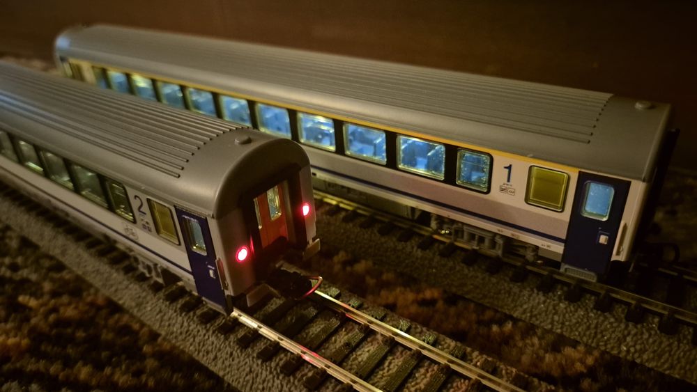 Zestaw wagonów PKP Intercity z oświetleniem 2 szt.