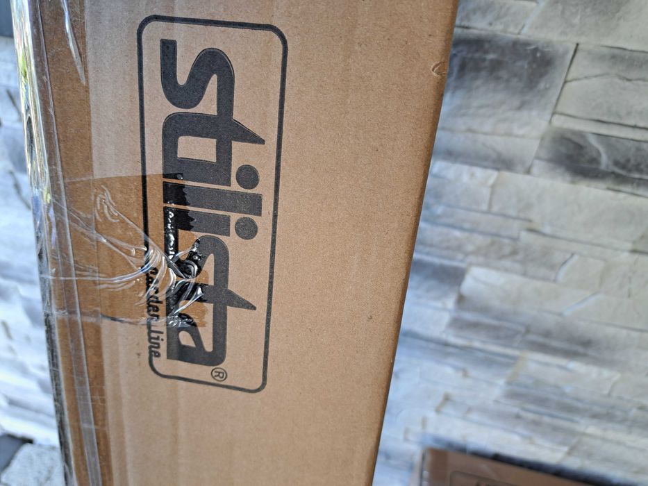 Skrzynka pocztowa z gazetownikiem