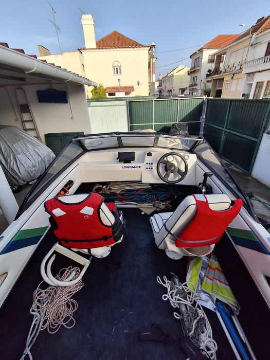 Barco com motor Honda