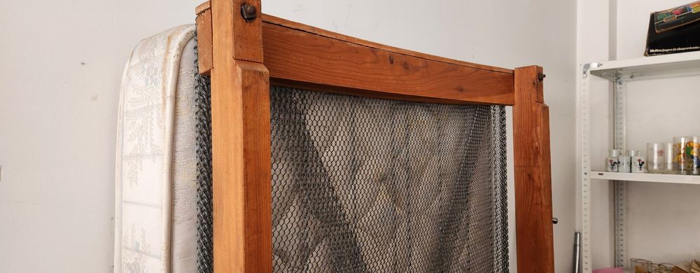 Mobilia quarto mogno bom estado