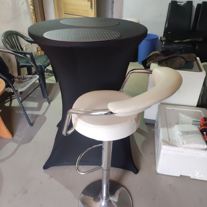 Stół barowy z krzeslami