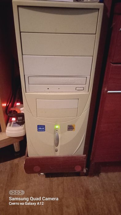 Компьютер+стол+монитор+клавиатура и мышью