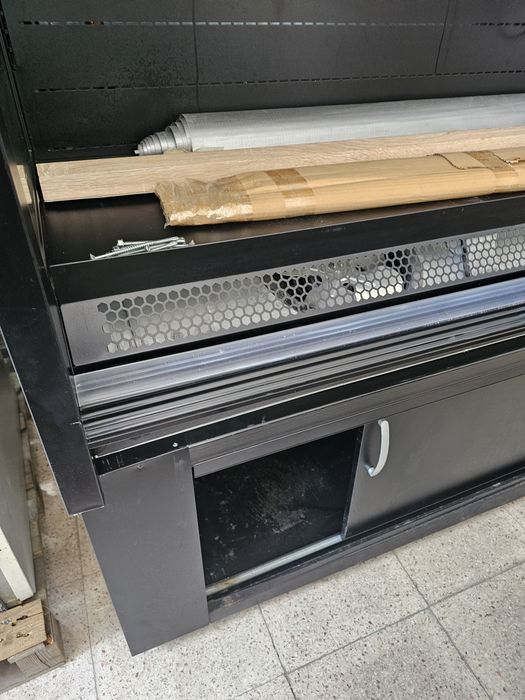 Vitrine refrigerada de legumes com cortina