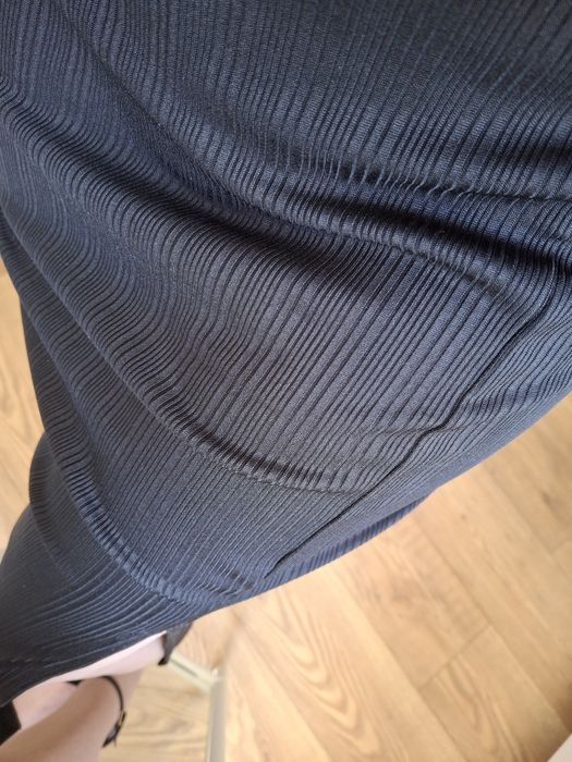 Rozmiar M, River Island czarna sukienka midi prążkowana, długa sukienk