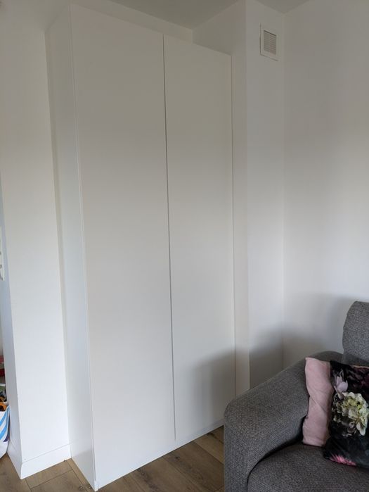 Biała Szafa pax z półkami