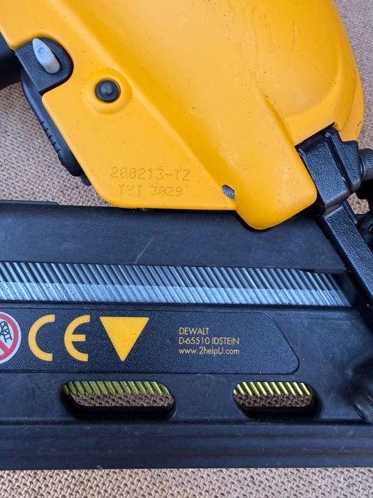 Gwoździarka Pneumatyczna DeWalt D51275