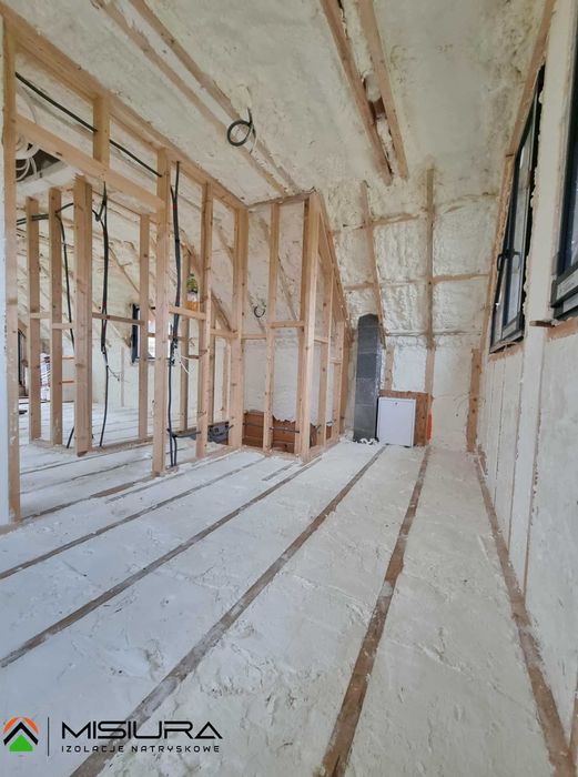 Ocieplenie poddasza pianą PUR, Ocieplanie pianką PUR, Piana PUR