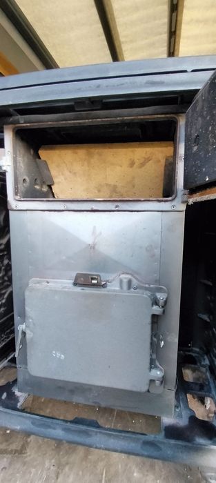 Kominek żeliwny wolnostojący