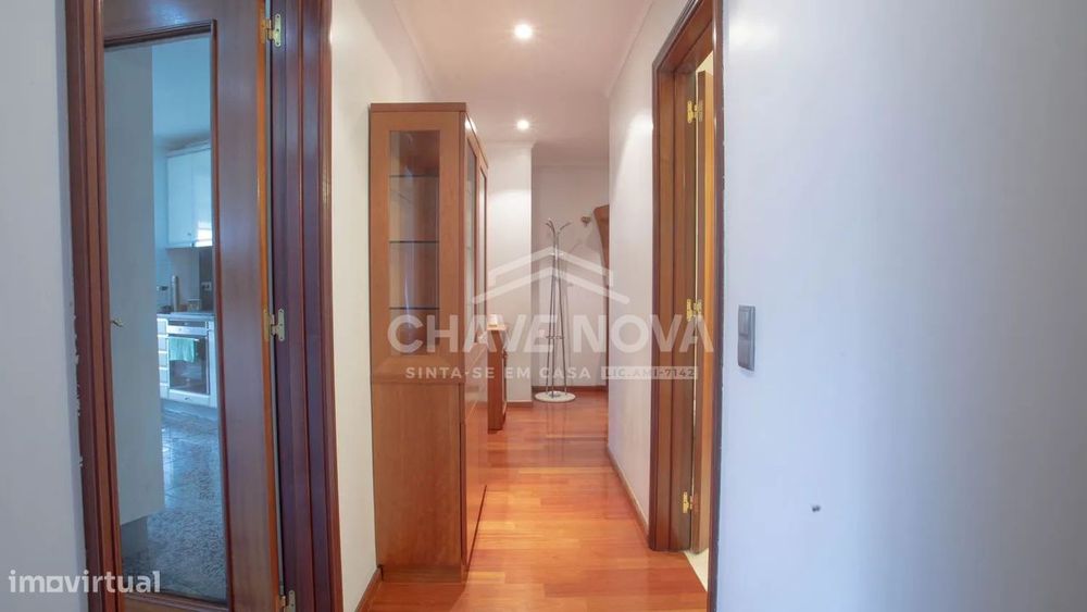 Apartamento T2 com Varanda e Garagem Box