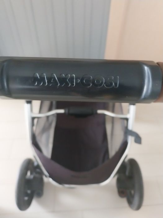 Carrinho reversível Maxi Cosi 2 Adorra Luxe
