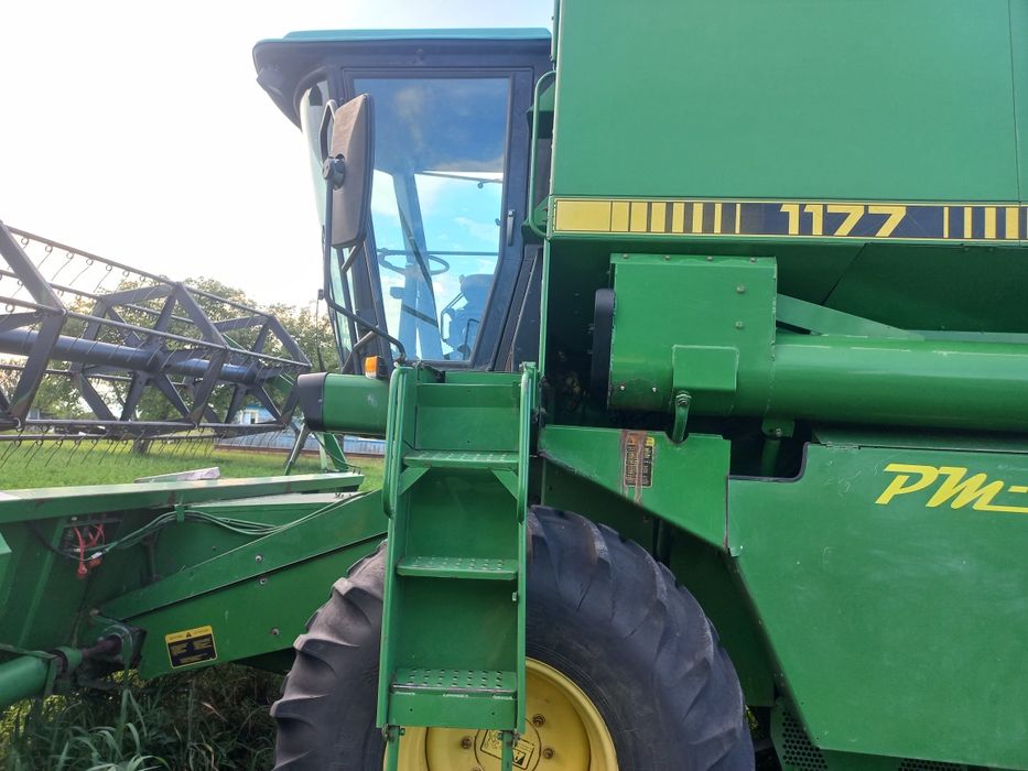 Продам зернозбиральний комбайн John deere 1177