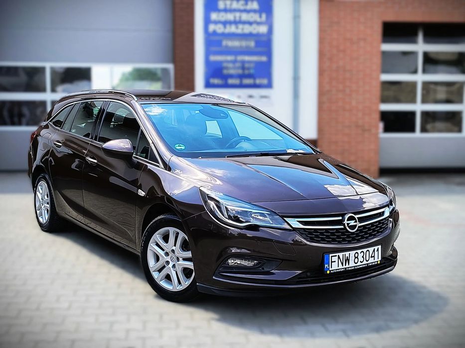Opel Astra Opel Astra Sports Tourer  piękny kolor, niski przebieg