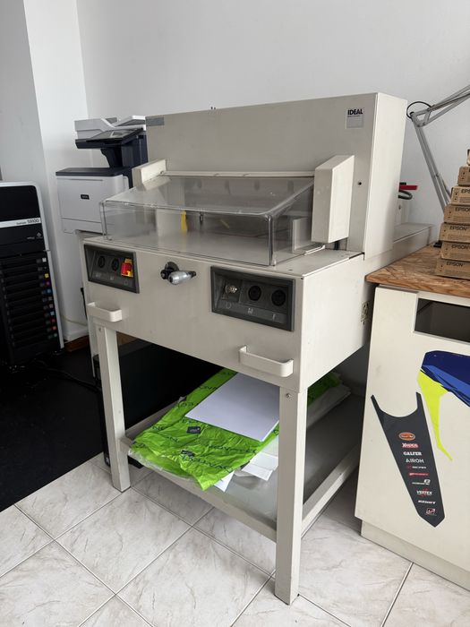 Gilhotina IDEAL 4850 Elétrica Automática