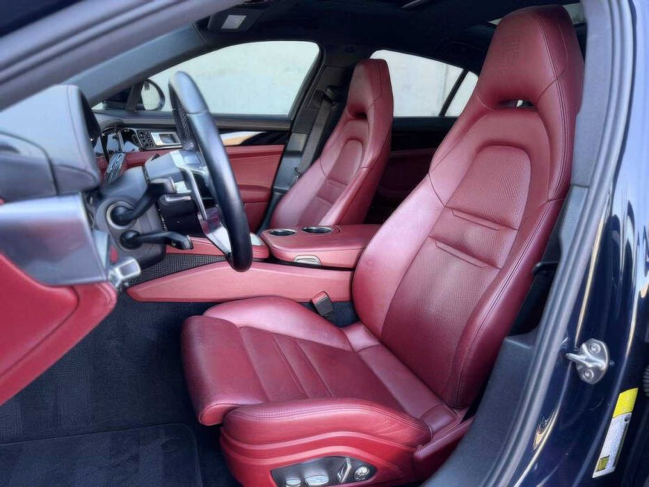 Porsche Panamera 4S      2018