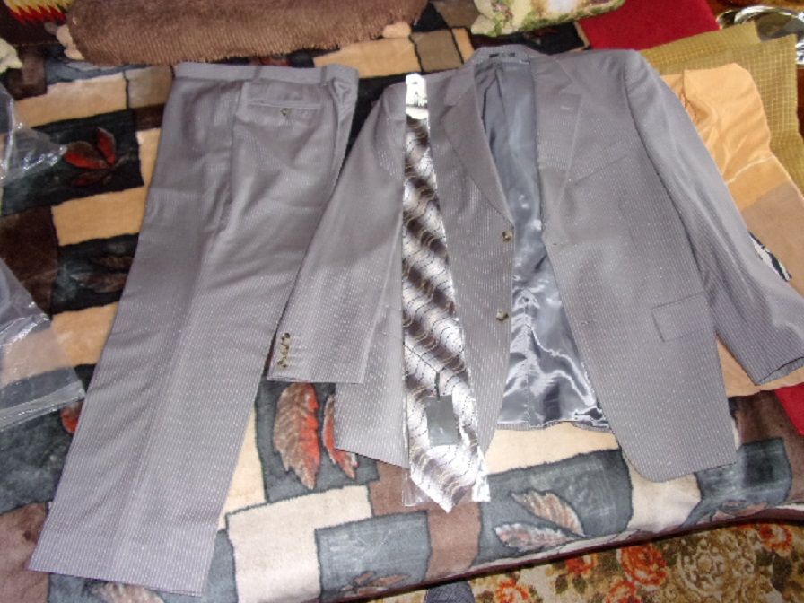 Pilnie sprzedam  garnitur męski (raczej letni)