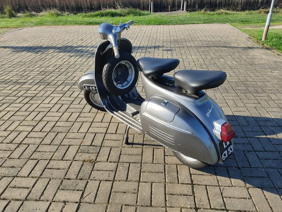 Vespa 125 sprint