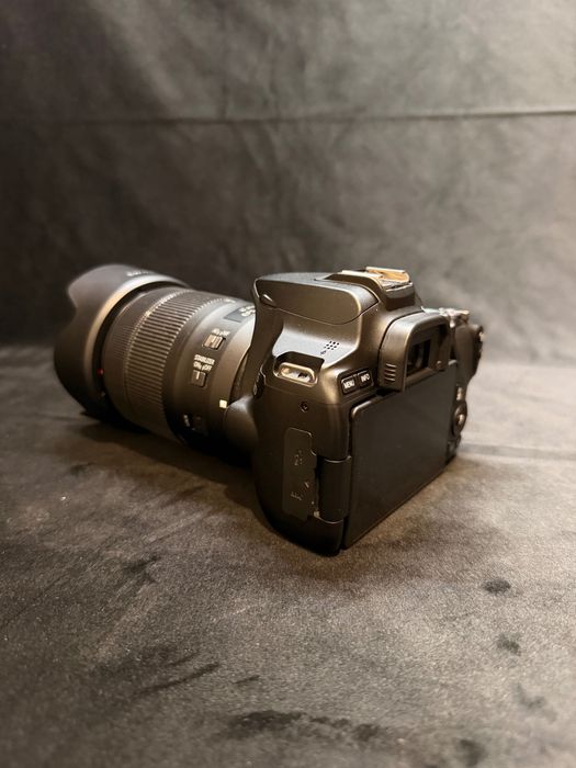 Canon EOS 250D + Canon EF-S 18-135mm Nano USM + Bolsa + Caixa + Extras