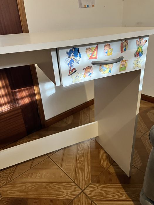 Secretaria e cadeira