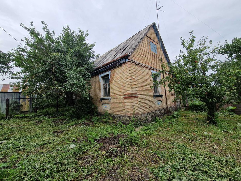 Продається будинок  у центрі с. Бабинці  для дачі чи нової забудови