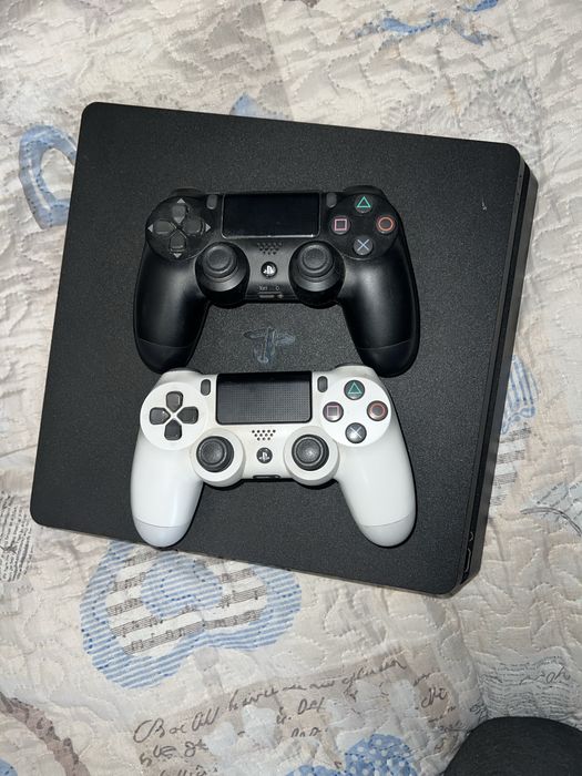 Продам PlayStation 4 (1 терабайт памʼяті  + ігри)