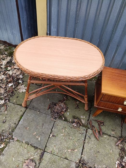 Stół wiklina szafki przy