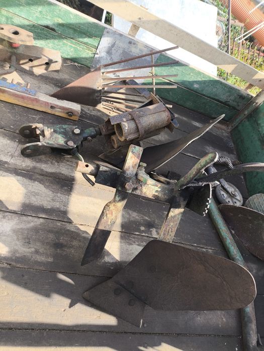 Motocultivador Ferrari com alfaias e atrelado