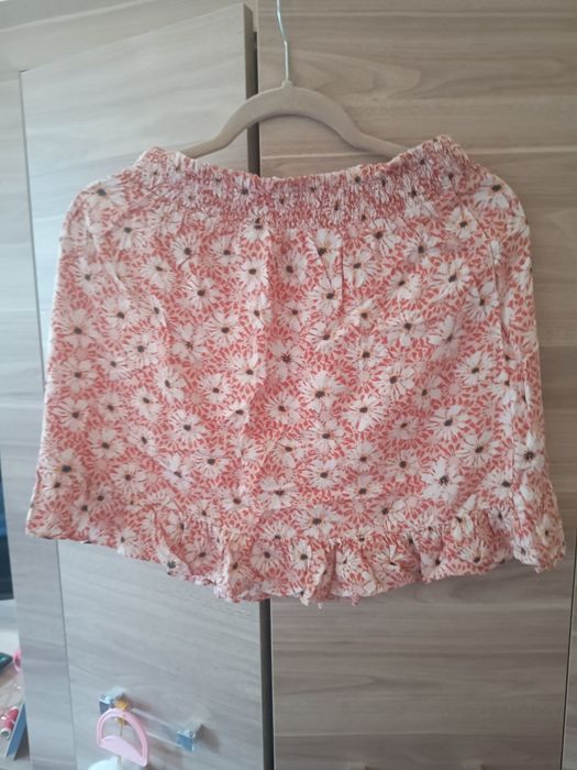 Spódniczka w kwiatki z falbanką