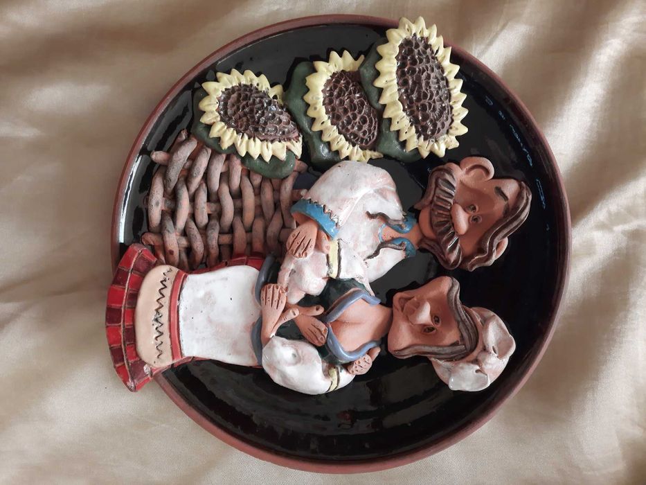 Настенная декоративная глиняная тарелка