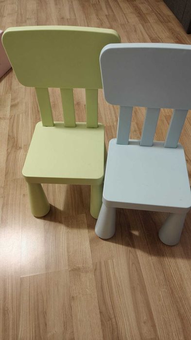 Regał, stolik i krzesełka IKEA do pokoju dziecięcego