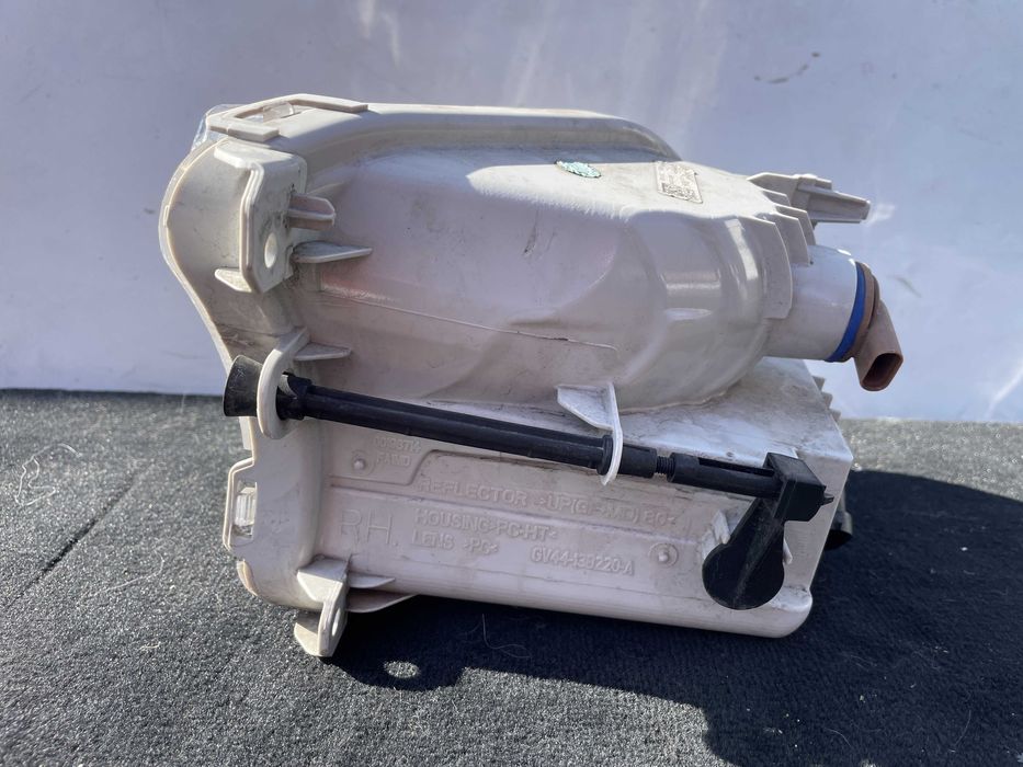 FORD KUGA halogen prawy