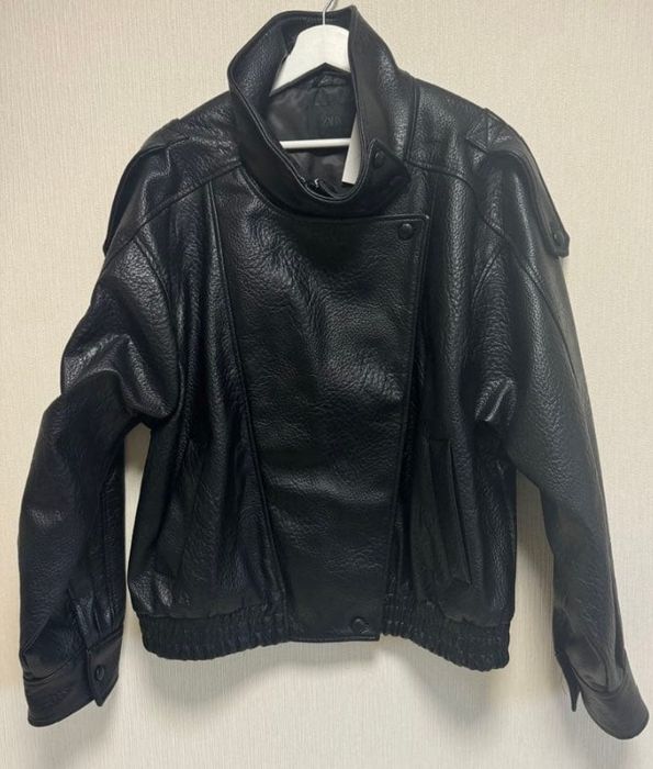 Viralowa kurtka skórzana Zara