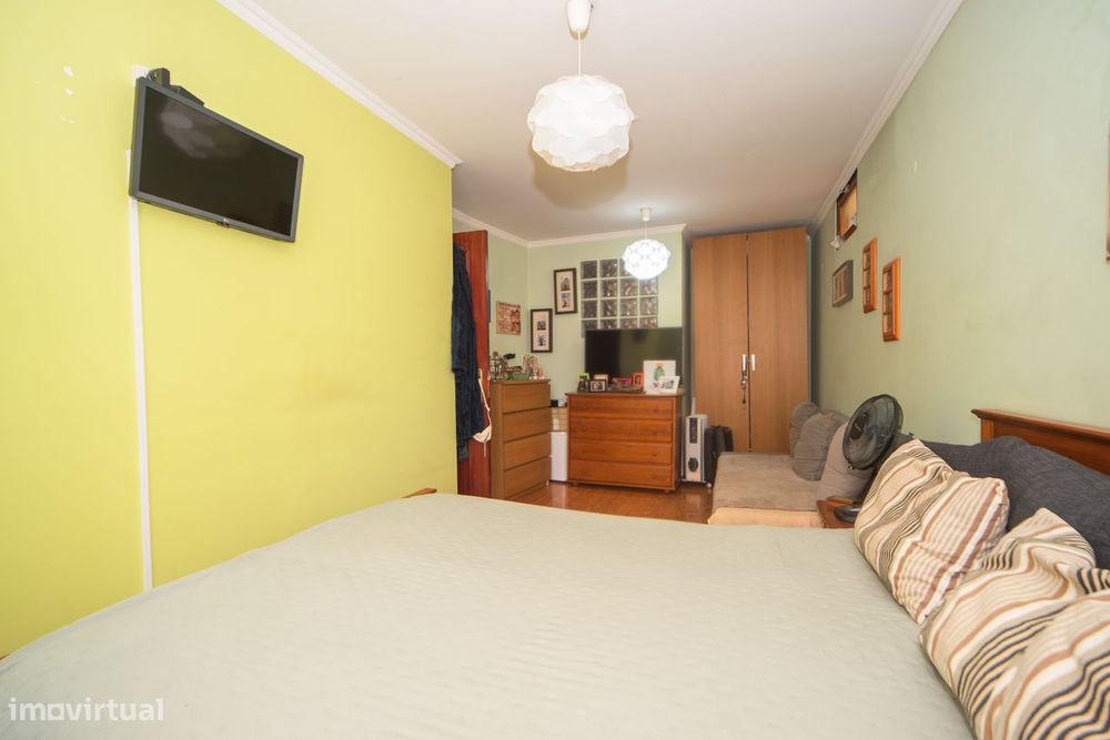 Apartamento T2+1 com cave e espaços adicionais na Tv. Nazaré, Lisboa