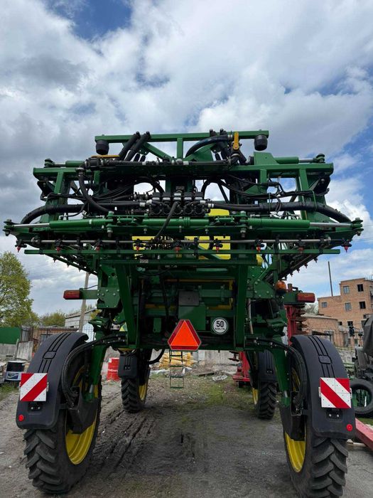Обприскувач самохідний John Deere M4040